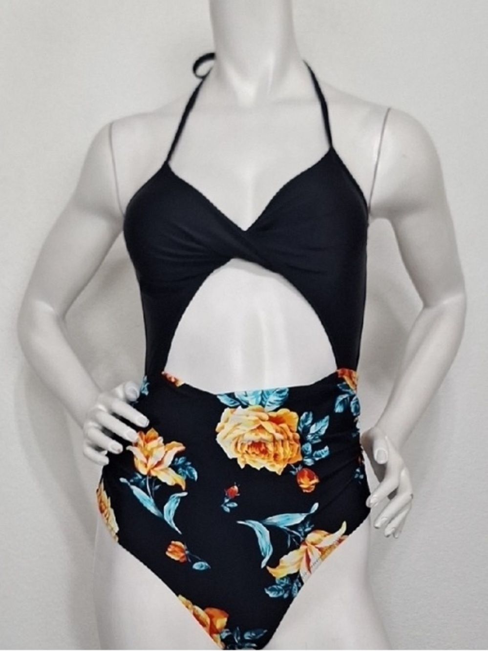 Cupshe "NEW" Black Floral Cut-Out Adjustable Lace Up One Piece Swimsuit Size M